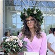 Offro lezioni private a studenti di scuole elementari, medie e superiori, principalmente per aiuto compiti
