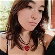 Soy Inés y llevo más de 10 años en el mundo de la danza, doy clase de urbano y flexibilidad a niños y adultos.