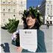 Laureata in Lingue e Letterature Straniere con 110 e Lode