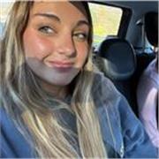 Estudiante de enfermería, que le apasionan los niños y con bachillerato científico.