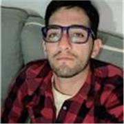 Profesor de español imparte clases a adultos y niños de todas las edades