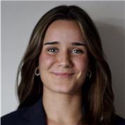 Soy graduada en Relaciones Internacionales, puedo dar clases de idiomas a cualquier grupo y clases más generales a primaria.