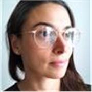 Non solo grammatica, ma cultura, espressioni vere e conversazione reale.
