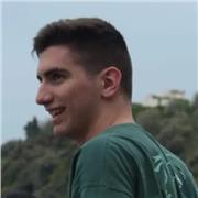 Studente universitario della facoltà di lingue offre lezioni di lingua inglese