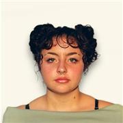 Estudiante con el B2 de inglés, nativa en catalán y castellano.
