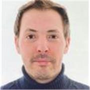 Un simple Italiano nativo, con buena educación familiar y atención al sentido común en el comportamiento social.