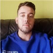 Joven con Bachillerato da clases de matemáticas a alumnos de primaria y hasta 2do de la ESO