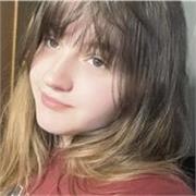 Chica responsable, divertida que imparte perfectamente matemáticas. Estoy estudiando para educar a los niños.