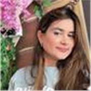 Soy una mujer con liderazgo y empatía con los niños y adultos soy profesional en psicología 