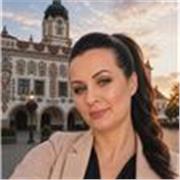 Hungarian teacher with very good English knowledge