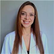 Insegnante di Biologia e altre materie sc, con Laurea Triennale in Biologia e Laurea Magistrale in Scienze della Nutrizione Umana.