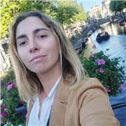 Profesora de lengua y literatura. Experiencia en enseñanza de ELE y en correccion literaria