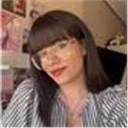 Profesora apta para todas las edades y niveles, graduada en Estudios Ingleses y Máster en Formación del Profesorado.