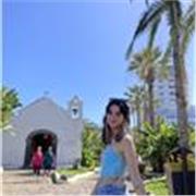 Profesora de inglés con 1 año de experiencia y título oficial C1 ofrece clases online particulares o en grupo desde iniciación hasta nivel B2