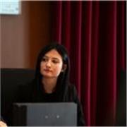 Laureata in Giurisprudenza e abilitata alla professione d'avvocato, impartisce lezioni di italiano per stranieri, diritto per ragazzi del liceo e diritto civile per studenti universitari