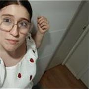 Me defino una buena persona, muy cariñosa con las personas que trabajo.