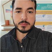 Profesor de física y matemáticas, con grado de magíster