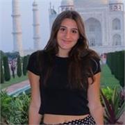 Estudiante de enfermeria con grandes conocimientos en biologia