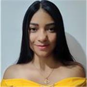 Profesora de biologia que imparte clases a niños en todas las edades