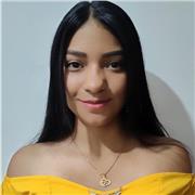 Profesora de biologia que imparte clases a niños en todas las edades