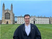 Soy Jorge, graduado en Física, con un Máster en Física Teórica y otro Máster en Ingeniería por la Universidad de Cambridge