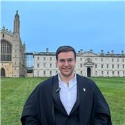 Soy Jorge, graduado en Física, con un Máster en Física Teórica y otro Máster en Ingeniería por la Universidad de Cambridge