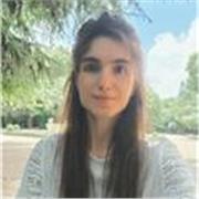 Profesora de biología imparte materias de ciencias, lengua e inglés