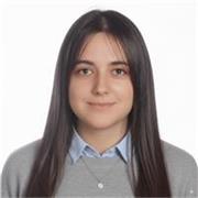 Profesora de educación infantil titulada con clases dirigidas a niños y niñas de 4 a 7 años.