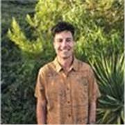 Me defino como un docente apasionado, empático y comprometido con un aprendizaje significativo y humano. 