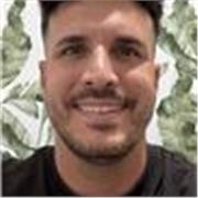 Profesor de inteligencia artificial especializado en el ámbito educativo que imparte clase al profesorado y al alumnado.