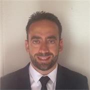 Soy un educador internacional apasionado por la ciencia y la innovación. 