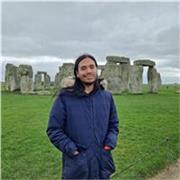 Profesor de historia y ciencias sociales con experiencia en investigación en Naciones Unidas. Flexibilidad horaria