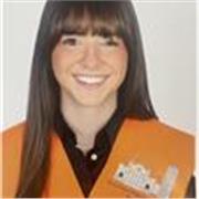 Graduada en Lengua y Literatura Españolas por la Universidad de Murcia. 