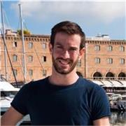 Estudiante en Matématicas y Física, con un grado de HEC Paris (equivalente francés de la ESADE). 