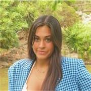 Profesora de inglés y primaria que imparte clases a niños/as de Educación Primaria y primeros cursos de Secundaria