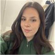 Profesora de ESO apta para todas las edades, y materias como matemáticas, química y física, biología o lengua española.