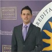 Profesor de administración de empresas imparte clases a niños de todas las edades