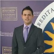 Profesor de administración de empresas imparte clases a niños de todas las edades