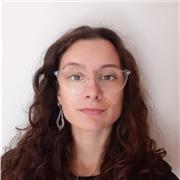 Me considero una persona creativa y dinámica. Me apasionan los procesos de aprendizaje, por ello siempre busco nuevas maneras de promover la enseñanza, atendiendo a las características y rutinas de cada persona, siempre de manera individualizada y con un