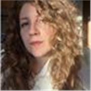 Laureata in Lingue e Letterature straniere, diplomata al liceo scientifico, offre ripetizioni in inglese, tedesco e materie umanistiche