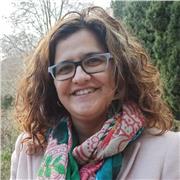 Escritora y estudiante de filología hispánica da clases de español para extranjeros y lengua castellana