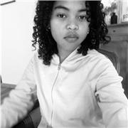 Tutrice, bilingue. J’enseigne spécifiquement les élèves du collège.