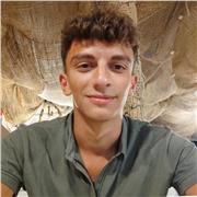 Studente universitario di Matematica offre lezioni in presenza o online, a seconda dell'esigenza di ciascuna ragazzo/a