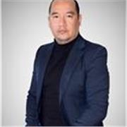 Profesor de Liderazgo y Administración con experiencia ejecutiva y formación empresarial