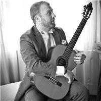 Experienced tutor teaches the Classical Guitar