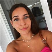 Estudiante de enfermería en Cádiz, con matrícula de honor en bachillerato.