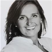 Laureata in Architettura con lunga esperienza relazionale , insegno disegno, disegno tecnico, tecnologia e storia dell'arte