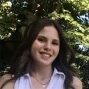 Ragazza diplomata offre aiuto compiti