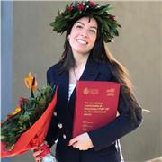 Docente con esperienza nella scuola, laureata con 110 e lode, impartisce lezioni di Greco e Latino a Firenze e a distanza