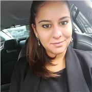 Ragazza laureata impartisce lezioni di matematica, economia e diritto ecc